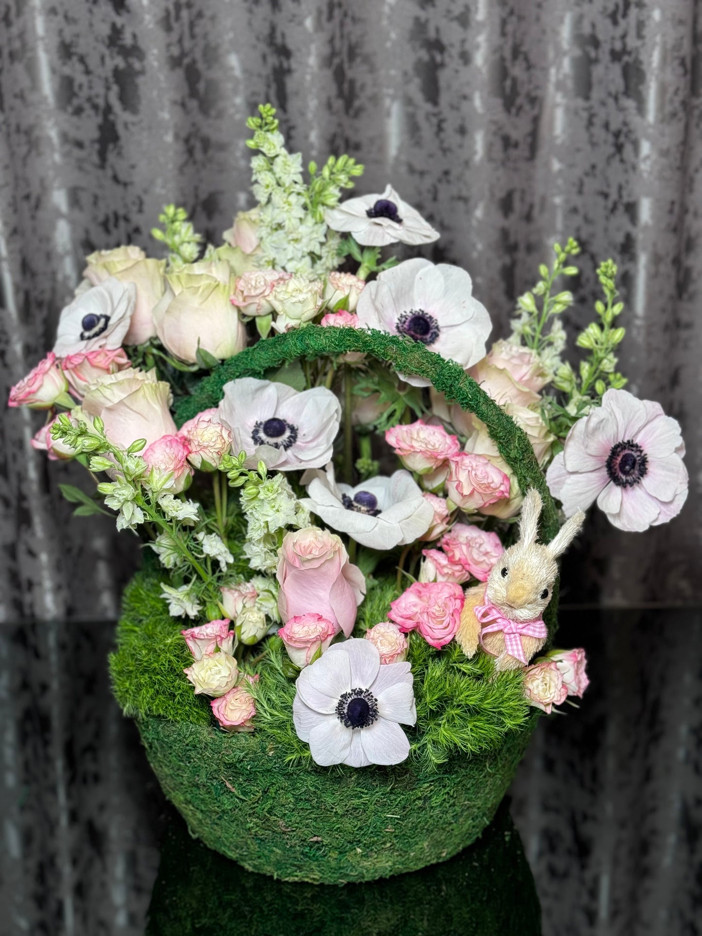 Baby basket with anemones