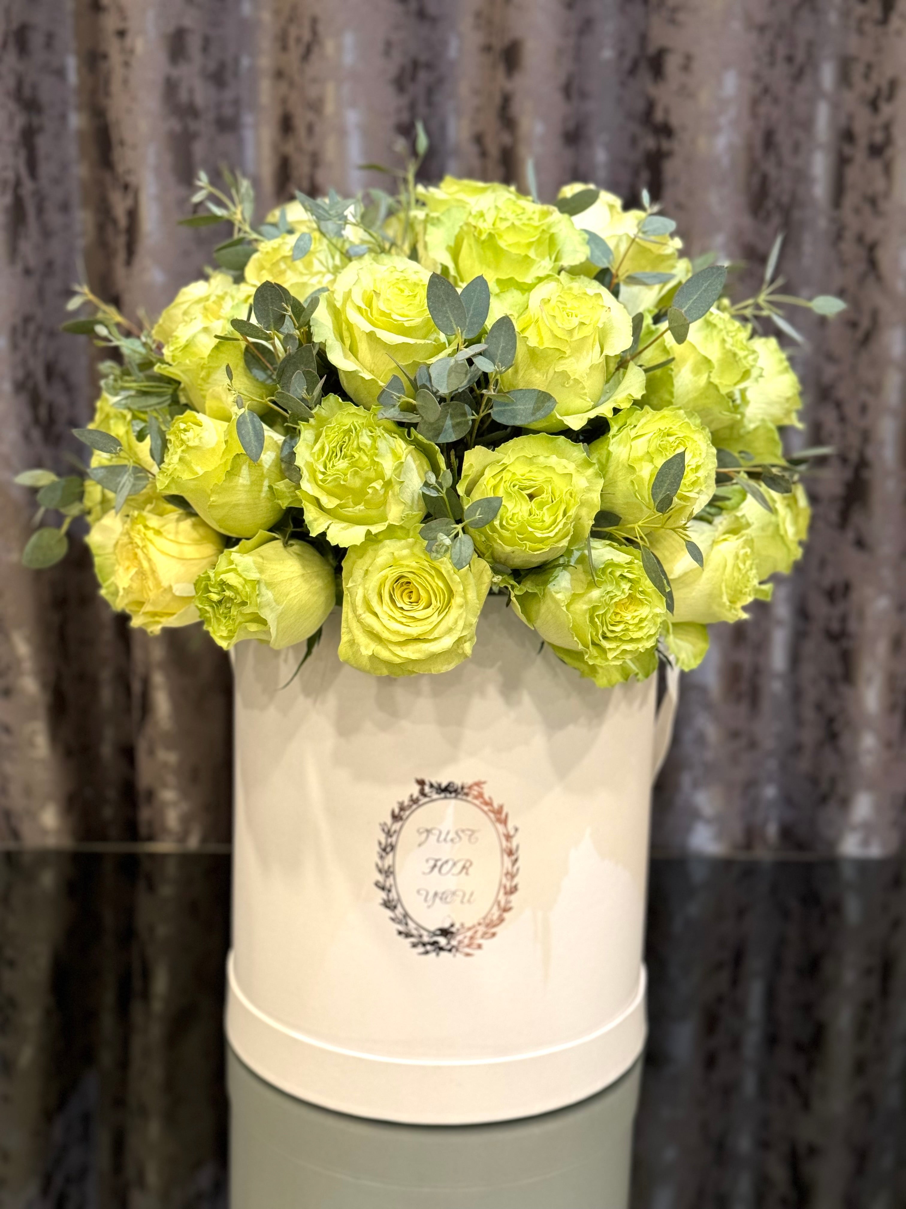 Lime Roses Box – Bloom & More